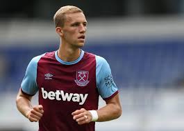 Danny ings has the ball in the net early on, but the goal is disallowed for offside. Xo3grztzi4kwcm