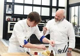Video Quand Philippe Etchebest Passe Un Savon A Damien Elle A Table Philippe Etchebest Philippe Pomme Soufflee