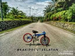 Give money to children so they can buy and modify basikal lajak.parents: Kompilasi Basikal Lajak By Faiz Warrior