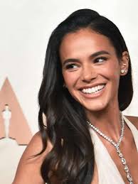 Surpresa: Bruna Marquezine surge no Oscar com look branco