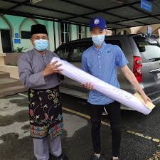 Former world number one lee chong wei has retired from badminton with no regrets, after struggling to return to full fitness following a nose cancer diagnosis last year. Lee Chong Wei In Shock After Photos Of Him Donating To Kl Mosque Went Viral