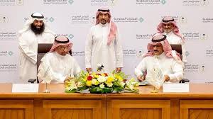 توقيع مذكرة تعاون لتحسين كفاءة بيئة التصدير اليمنية وق ع السفير السعودي والمشرف البرنامج السعودي لتنمية وإعمار اليمن Www Alayyam Info In 2020 Fashion Lab Coat