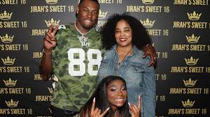 He has a rotating stable of girlfriends, and he even employs some on the money. Josie Harris Ex Girlfriend Of Floyd Mayweather Dead At 40 Nbc Boston