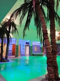 Our large and unique portfolio of custom gunite and vinyl pools stand as a testament to our customers of the quality and durability of a seaside pool. Beautifully Lit Indoor Pool In Cloud 9 Spa Pool And Jacuzzi Also Steam And Sauna Bild Von The Burton Hotel Kington Tripadvisor