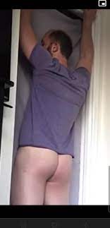 Vocal daddy visits the gloryhole - ThisVid.com