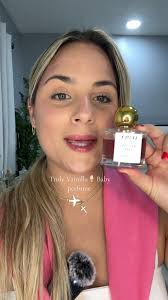Mi perfume favorito de @Truly Beauty Vainilla baby es un perfume suave pero  que cautiva con el olor por donde pasas #trulybeauty #vainillababy  #perfumereview #trulyperfume