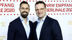 Flucht Ins Grune Darum Kaufen Sich Spahn Und Ehemann Eine Schicke Millionen Villa Flipboard