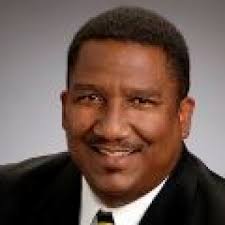 About Elliott Holmes