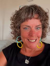 🌞 A glorious afternoon. A gift, for sure… to be invited to share space  with beautiful humans at a day retreat. 💫 I know the way I work isn't for  everyone… but