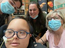 Update: reunited! 🎉 Sarah Drew -- I found your credit card at Holly Park!