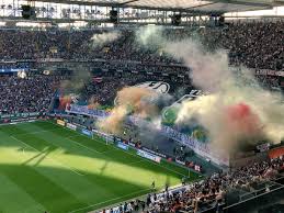 Das wird für den verein noch ein nachspiel haben. Felix Tamsut On Twitter United Colors Of Frankfurt Eintracht Draws Strength From Diversity Eintracht Frankfurt S Ultras With An Anti Racism Choreography Pyro Show Chkuepp Sgetsg Sge Https T Co Icfdbvatzu