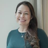 Stephanie Manos's Instagram, Twitter & Facebook