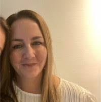 Lindsay Howe's Instagram, Twitter & Facebook