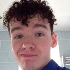 I'm thrilled to announce my new position as PR & Copywriting Executive at  Bunches.co.uk 💐