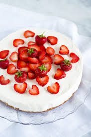 A creamy strawberry dessert flavor that is mouth watering, with a melt in your mouth feel you can fall in love with. Greek Yoghurt Cheesecake With Strawberry Coulis Mondomulia