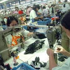 Bagian bagian pekerjaan di pabrik sepatu. Pandemi Covid 19 Bikin 1 800 Pekerja Pabrik Sepatu Di Tangerang Kena Phk Ekonomi Bisnis Com