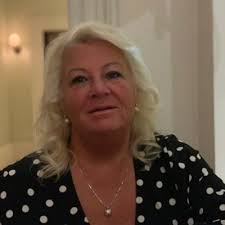 Deborah Ann Knight (@Debbiek20)