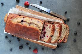 Per realizzare questa ricetta ho usato la farina di farro, che secondo me è ottima per i dolci dato che tra tutte le farine provenienti da cereali. Plumcake Allo Yogurt Senza Lattosio E Frutti Di Bosco