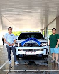 Serah terima mobil kepada Keluarga Wijaya