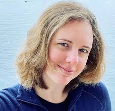 Color as an Interspecific Badge of Status: A Comparative Test”