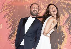 Le grand journal de canal+ (2004). Cannes 2021 Jodie Foster Maggie Gyllenhaal Et Doria Tillier Sur Le Tapis Rouge Du Diner D Ouverture Elle