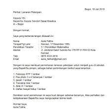Semua instansi ataupun institusi pasti mewajibkan para pelamar kerja untuk membuat surat lamaran kerja, termasuk menjadi seorang guru. Download 5 Contoh Surat Lamaran Kerja Guru Sd Doc Pdf