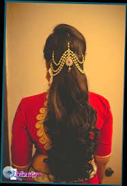 Indian Hairstyles For Long Hair In Saree Open Up Hairstyles Might Seem Gorgeous With Saree On Round Indian Wedding Hairstyles Hair Styles Indian Hairstyles