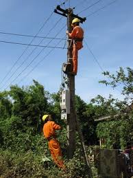 Đảm bảo vận hành an toàn lưới điện hạ áp nông thôn: Cần sự tham gia tích  cực của người dân