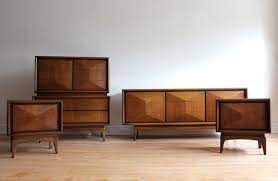 Mid Century Modern Bedroom Set By United Furniture Mid Century Modern Bedroom Furniture Mid Century Modern Bedroom Modern Bedroom Set