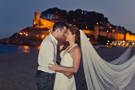 Dibujar tu zona de búsqueda nos adaptamos a ti: Sesion De Fotos De Postboda En Barcelona Feelbooda