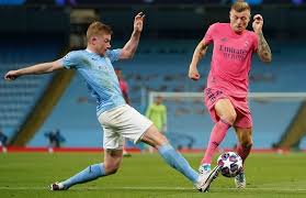 The player's height is 183cm | 6'0 and his weight is 76kg | 168lbs. Kevin De Bruyne Vs Toni Kroos Fifa 21 Reveals Winner Out Of Real Madrid And Man City Stars Givemesport