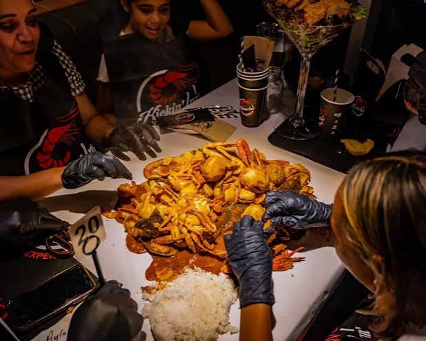 Dive Into the Ultimate Seafood Feast at Kickin'Inn🦐🧤 | Kickin'Inn
