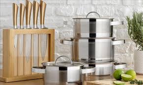 Epeydir merak ediyorum ama daha önce aldığım granit sahanının bulaşık makinesine atmadığım ve telle yıkamadığım halde inanılmaz yapıştırdığını gördükten sonra soğudum. Emsan Dan Omur Boyu Garantili Tencere Seti