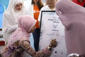 Nurul anisah selak bajnu pendidikan jasmani tunjuk tetek. Merasmikan Pusat Latihan Permatangpauh Nurul Izzah Anwar Facebook