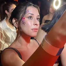 1. Alguna noche en el Barrio, 2. Solcito , 3. Visita de mi Negri , 4.  LuLomas, 5. 🌻, 6. Prohibido Elvis , 7. Se come rico , 8. Melliza 🤌🏽