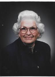 Pictured below is part of the Warren Family in Floydada about 1945. L-R  standing are: Irene Britton, holding James, Elmer, Lester Britton, Ethel,  Grandma Laura, Frances Payne, Alice Payne, Dorcie, Tom, Alene.