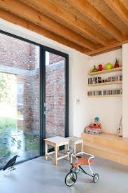 Une Maison Contemporaine Et Familiale Par Les Architectes De Blaf En 2020 Maison Contemporaine Maison Architecture D Interieur