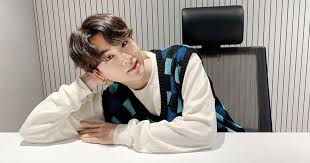 Suga hat auch ohne die band erfolg. When Bts Suga Was Over His Head Trying To Communicate In English With A Lady Turns Out She Knew Korean Hilarious Video Inside Gossipchimp Trending K Drama Tv Gaming News