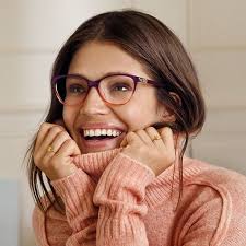 $19 por Gustazo de $300 para aplicar a la compra de 1 par de espejuelos  completos que incluye: Lentes recetados + Montura de diseñador, incluyendo  Gucci, Versace, Puma, Ray-Ban, Coach, Tous, Valentino