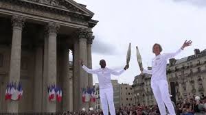 Thierry Henry lance la flamme olympique à Paris pour Paris 2024