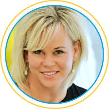 Kelly Keech's Instagram, Twitter & Facebook