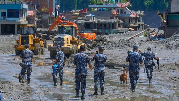 Death toll nears 500 as rescuers search for 1,400 missing after Nepal-Tibet floods | Euronews