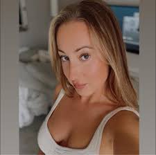 Hi Does anyone do flowers for interflora please for a funeral? They need to  go to Mansfield, We're trying to find out if we can get a donkey shaped  flowers please☺️