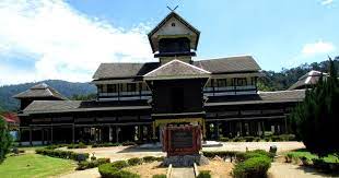 Istana lama seri menanti , ünlü yerlerinden biridir kuala pilah i̇lçesi , negeri'nin sembilan , malezya chengal (penak) odun parçası yapılır neobalanocarpus ve demir ahşap veya belian ahşap eusideroxylon zwageri birlikte sadece ahşap mandal kullanarak ve düzenledi. Penselpatahtunteja Blogspot Com Istana Lama Seri Menanti Didirikan Mengikut Pengaruh Masyarakat Minangkabau Dengan Mempunyai 99 Tiang Dan 4 Tiang Seri