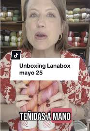 Unboxing de la caja sorpresa para tejedoras The Lana Box del mes de mayo.  The Lana Box es una suscripción mensual para tejedoras , suscríbete y  recibe una caja cada mes con lanas premium, diseños y ...