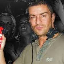 Lee Butler's Instagram, Twitter & Facebook