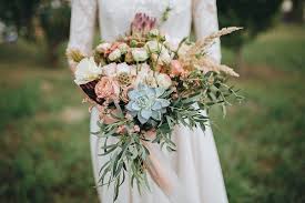 How long do wedding bouquets last. How Long Before A Wedding Can You Make A Bouquet Quora