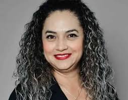 Ex funcionaria impugnada se registra para el TEJA