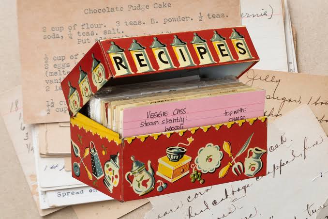 24 vintage recipe boxes: Before food blogs & recipe apps, these compact organizers were a kitchen essential - Click Americana