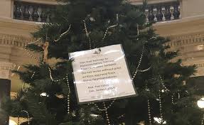 Christmas tree shops sell a wide range of seasonal products and other goods. Onxyhabybdknem